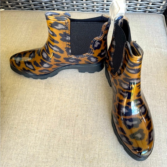 Halifax, Rain Booties, Brown Leopard, Size 10 - Picture 4 of 7